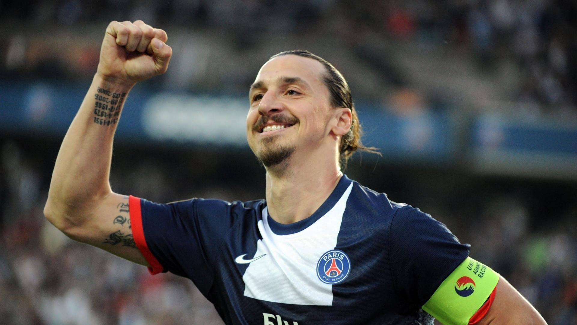 世界杯“草皮管理团队”亮相 完美场地保障赛事顺利进行